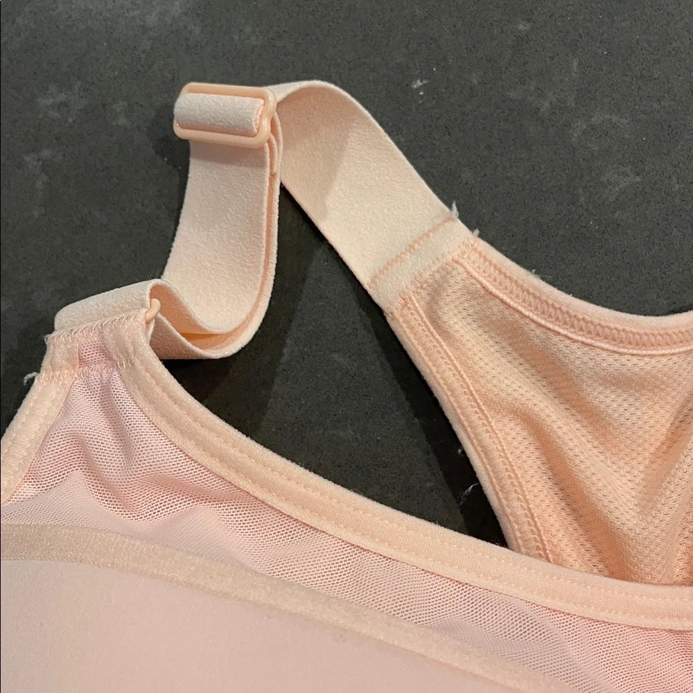 Victoria's Secret Sport Incredible Lightweight Peach Sports Bra 34DDD - Picture 5 of 9